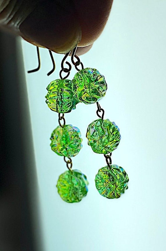 Peridot Grüne Glasperlen Ohrringe, Strukturierte Irisierende Glas Dangles. Ca. 2 ", 1B-17 " von seespotrun5