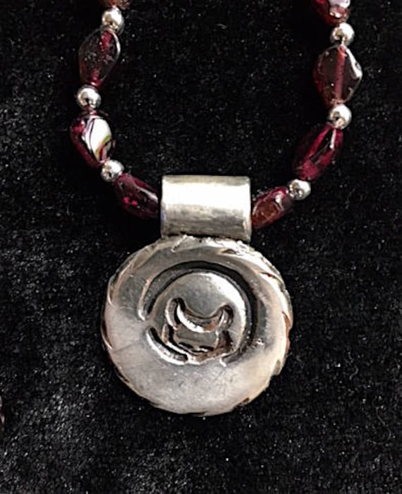 Schlafende Silberkatze Mit Granat von seespotrun5