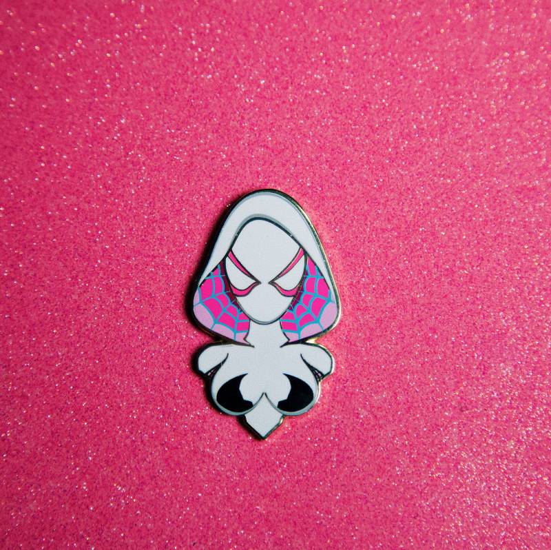 B-Grade Spider-Gwen Gold Emaille Pin | Anstecknadel Hard Enamel von sektorSEVEN