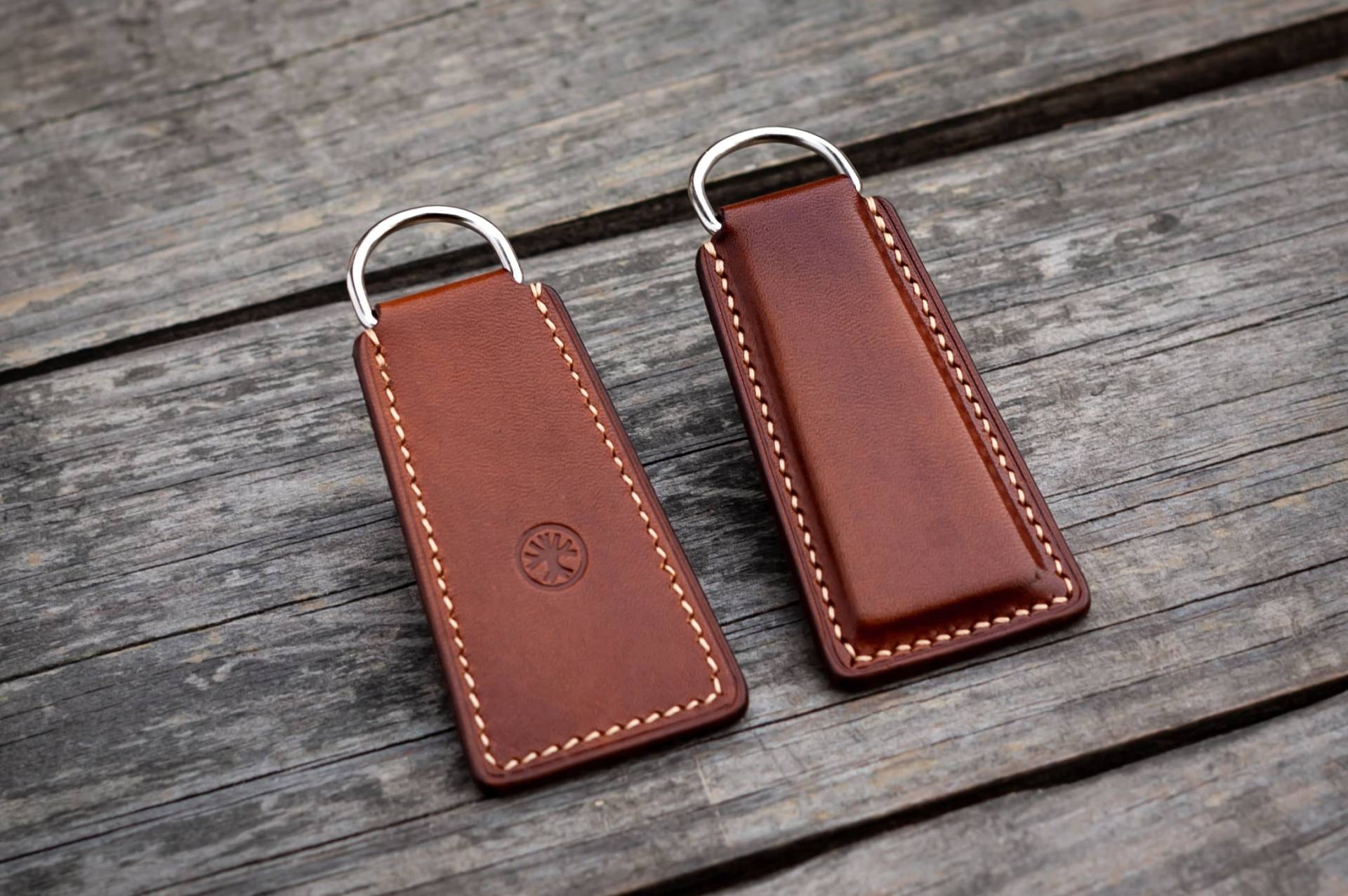 Leder Gepolsterter Schlüsselanhänger; Schlüsselanhänger Aus Walnussleder; Monogramm Hand Gestempelt Einzigartiges Handgesticktes Geschenk Für Leder Gepolsterter Schlüsselanhänger; Schlüsselanhänger Aus Walnussleder; Monogramm Hand Gestempelt Einzigartiges Handgesticktes Geschenk Für von sekulaleatherworks