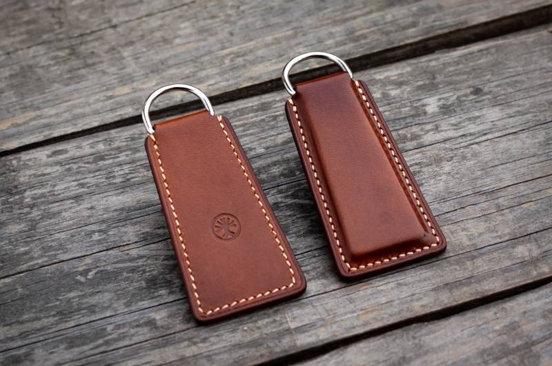 Leder Gepolsterter Schlüsselanhänger; Schlüsselanhänger Aus Walnussleder; Monogramm Hand Gestempelt Einzigartiges Handgesticktes Geschenk Für Leder Gepolsterter Schlüsselanhänger; Schlüsselanhänger Aus Walnussleder; Monogramm Hand Gestempelt Einzigartiges Handgesticktes Geschenk Für von sekulaleatherworks