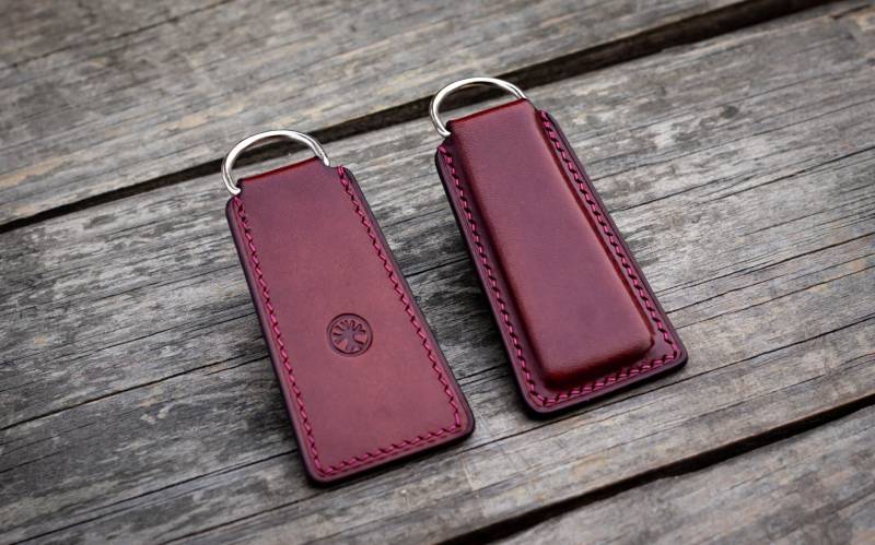 Personalisierter Schlüsselanhänger Aus Leder; Mahagoni Leder Schlüsselanhänger; Gepolsterter Einzigartiges Handgesticktes Geschenk Für Sie Und Ihn Personalisierter Schlüsselanhänger Aus Leder; Mahagoni Leder Schlüsselanhänger; Gepolsterter Einzigartiges Handgesticktes Geschenk Für Sie Und Ihn von sekulaleatherworks