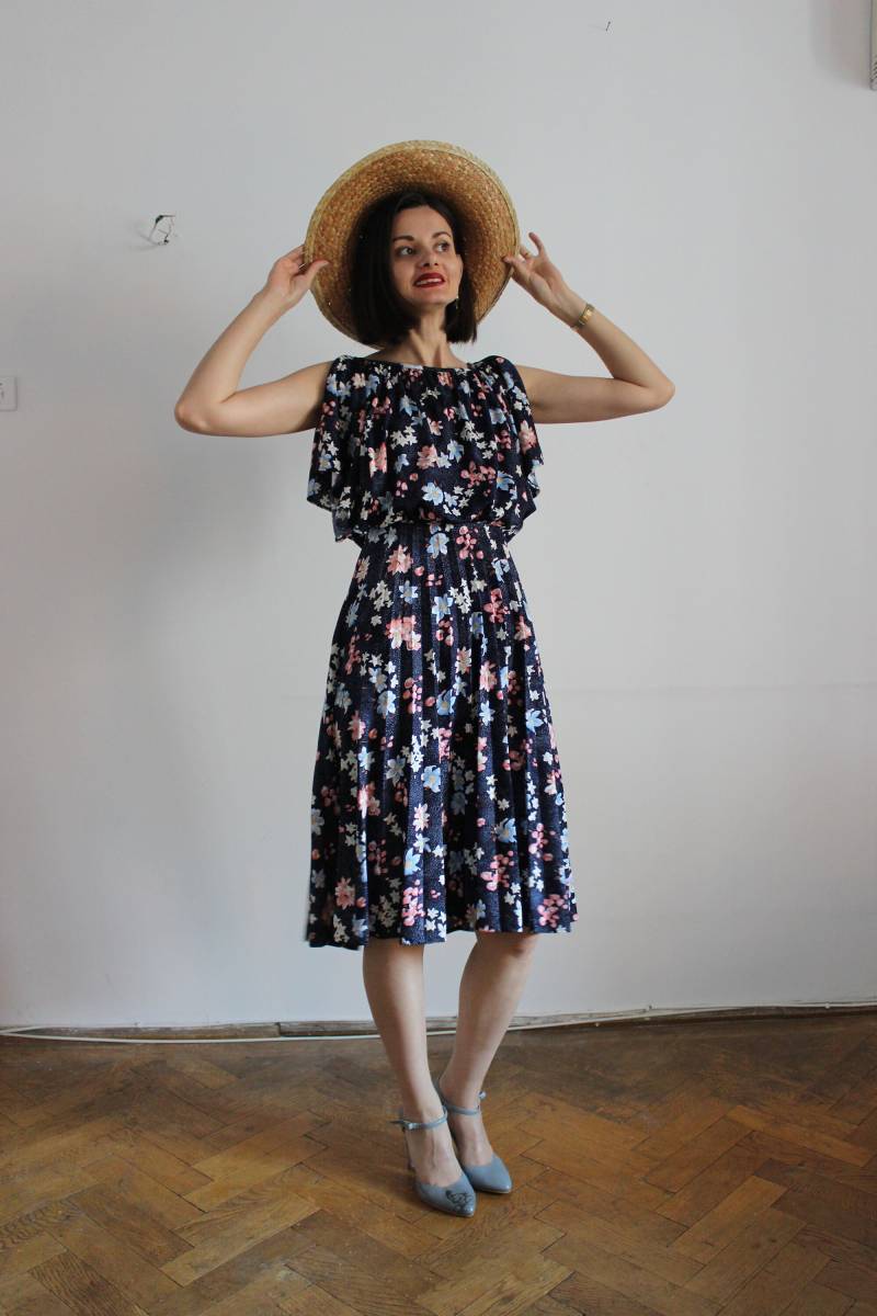 Vintage Hm Cocktail Kleid Blumenmuster Midi 70Er Jahre Eine Linie Empire Rüschen Ärmel Happy Pattern | S/M von selenefashion