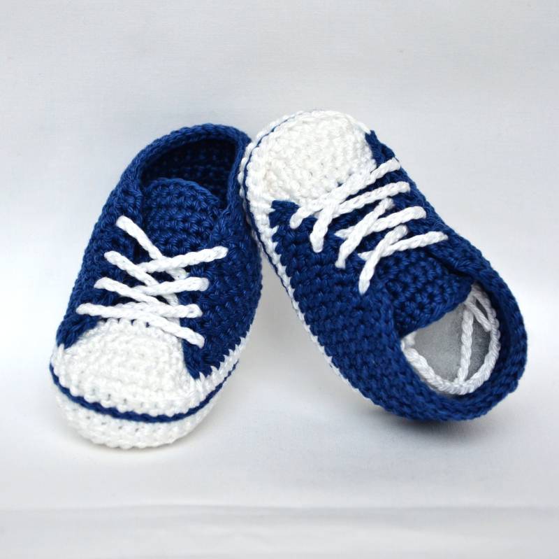 Baby-Turnschuhe | Jeans-Weiß Gehäkelt Aus 100 % Baumwolle, Babychucks, Baby-Booties in Vielen Farben von selfmade4baby