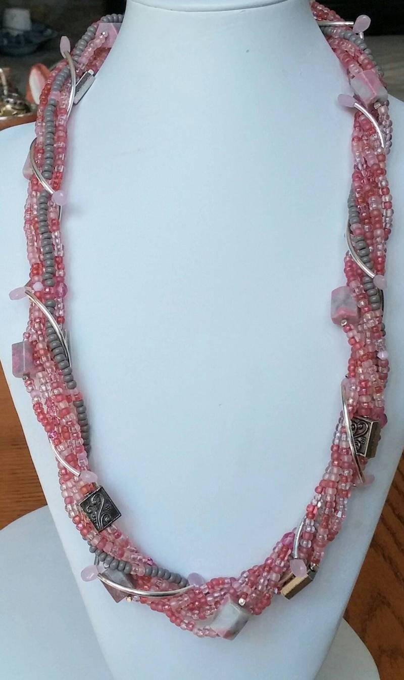 Rosa Und Silber Multi Strand Halskette Rosa Und Silber Multi Strand Halskette von seniorfirefighter