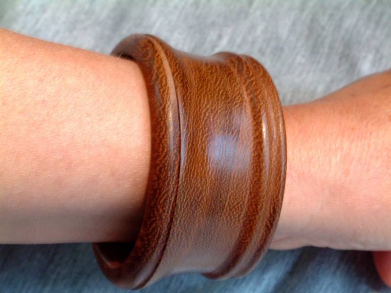 Engagement Geschenk Hoop Armband Gedreht Iroko-Eco-Design Natürliche Iroko Holz Engagement Geschenk Hoop Armband Gedreht Iroko-Eco-Design Natürliche Iroko Holz von sentinelliwoodart