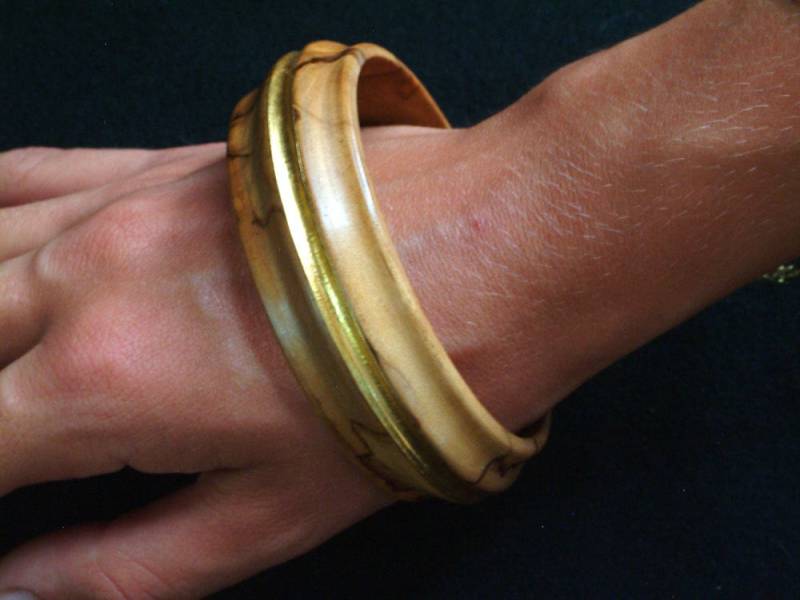 Olive-Juwel Mit Gold-Silber-Holz Und Gold-Gold Olivenholz Gold Juwel-Eco-Elegantes Design Olive-Juwel Mit Gold-Silber-Holz Und Gold-Gold Olivenholz Gold Juwel-Eco-Elegantes Design von sentinelliwoodart