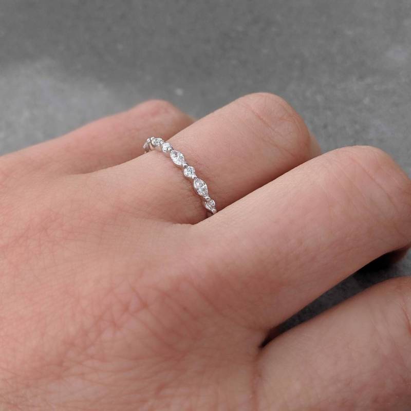 Marquise Runder Diamant Ehering Anya - Halb Eternity Band. Erhältlich in 14K, 18K Gold Oder Platin. 3 Verschiedene Karat Größen von sevgijewelry