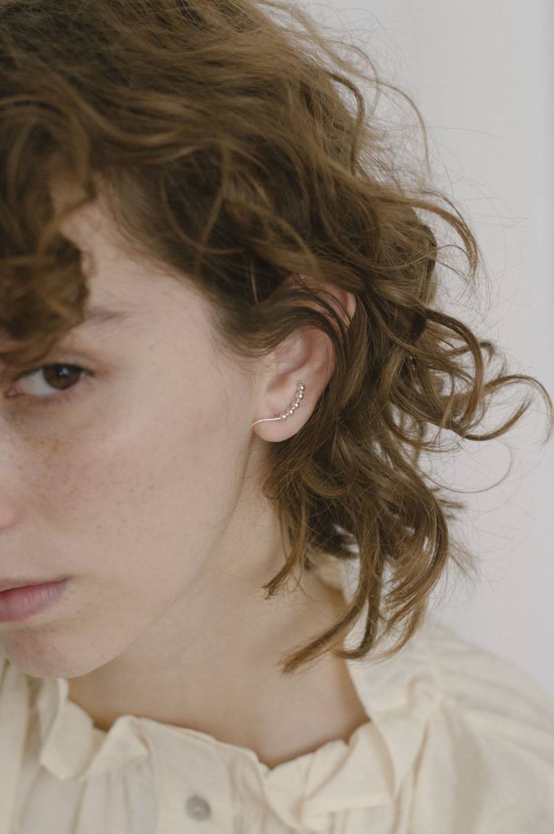 Linnae Sterlingsilber Wellen-Ohrringe Ball Akzente von sewasong