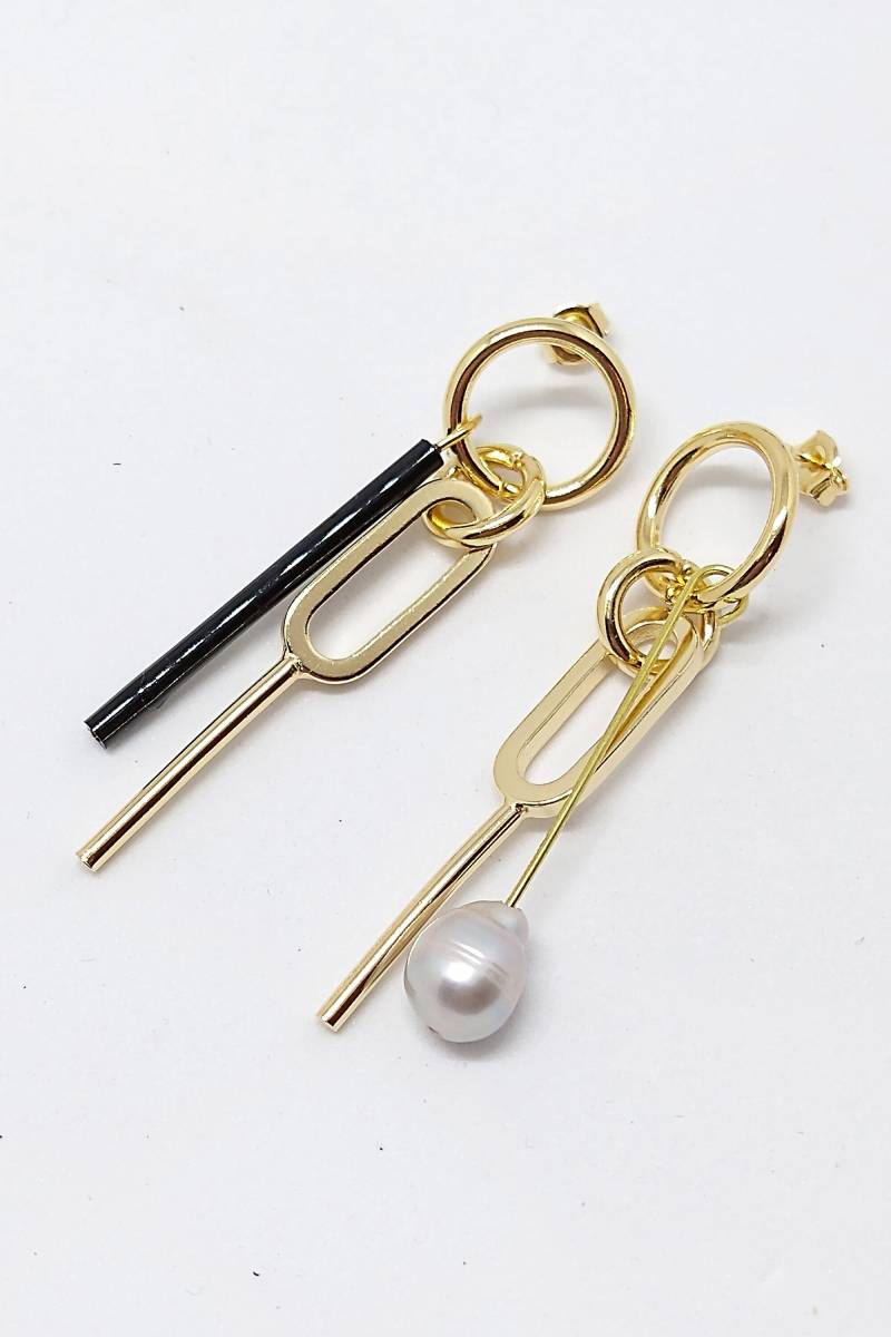 Mismatched Perlen Ohrringe Vergoldetes Messing, Emily Style Mismatched Perlen Ohrringe Vergoldetes Messing, Emily Style von sewasong