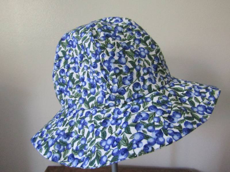 Sierra Es Attic Girls Wendbar Strand Maine Blaubeere Frucht Krempe Sonnenhut Größen 4-8 Jahre von sewfunknitting