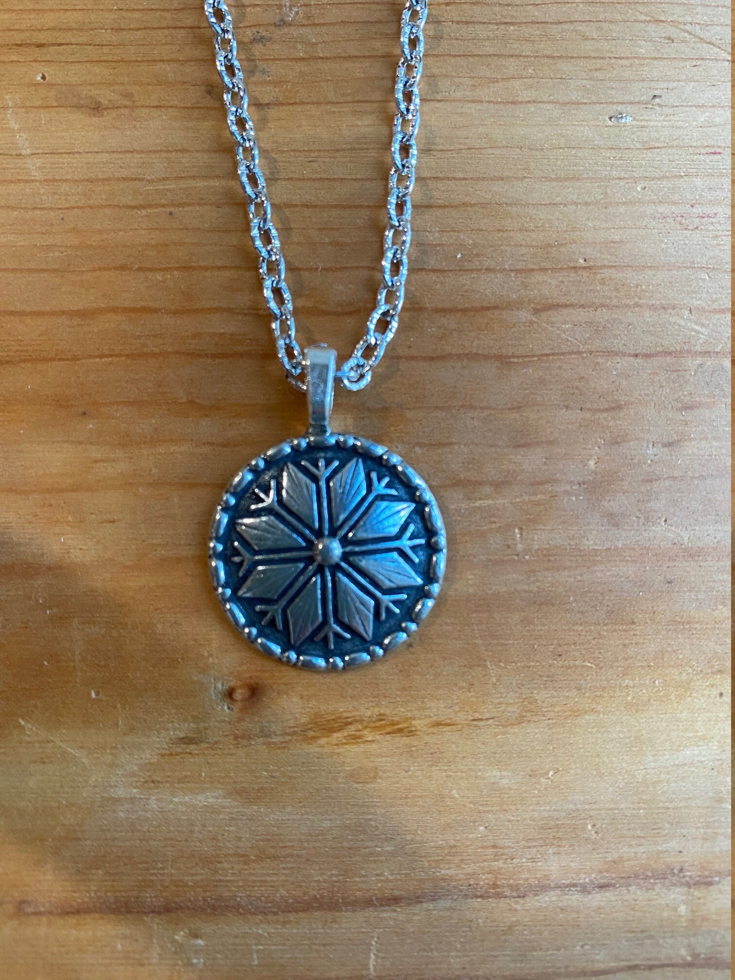 Selbu Rose Zinn Knopf Halskette Aus Norwegen von sewingtammi