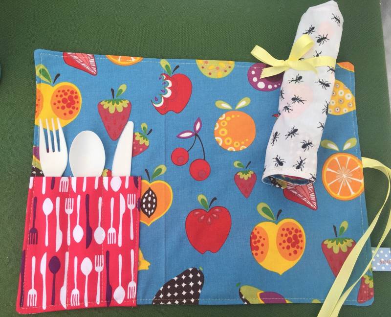 Roll Up Picknick Placemat - Obst Mit Ameisen Enthält Kompostierbare Und Wiederverwendbare Utensilien von sewkors