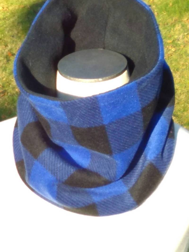 Karierter Reversierbarer Fleece Schal, Blau-Schwarzer Büffel Karierter Halsschal, Doppellagiger Schwarzer Schal von sewnansidesigns
