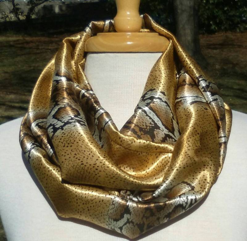Loop Schal Gold Braun Schlangen Muster, Schlupf Braun, Leichtes Tuch, Geschenk Für Mama, Golden Muster von sewnansidesigns