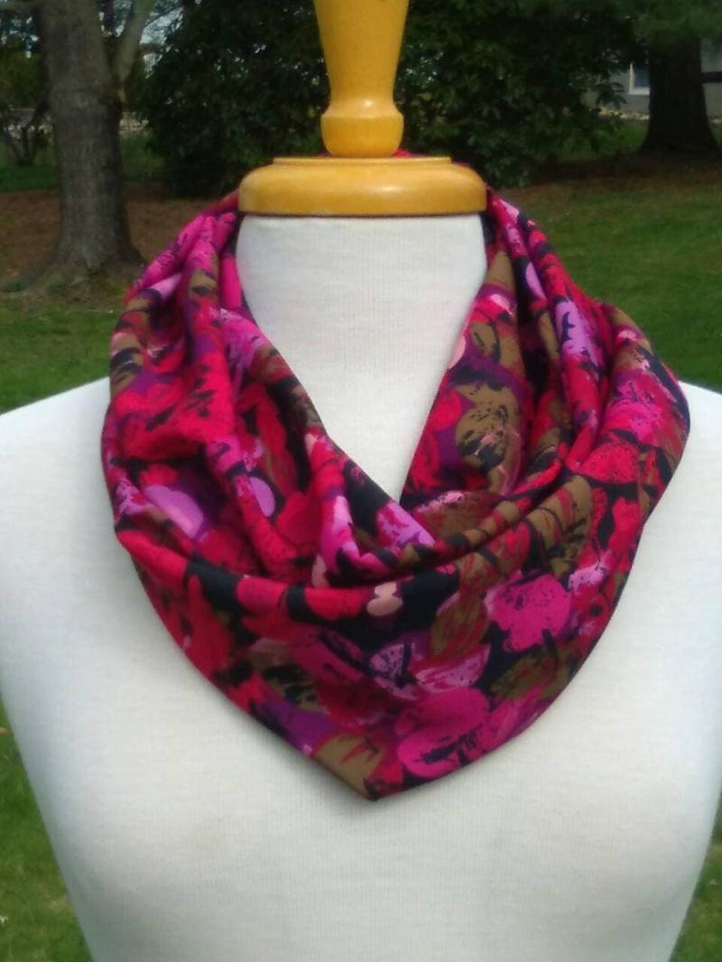 Rosa Schlauchschal Mit Blumenmuster Seidiger Loop-Schal von sewnansidesigns