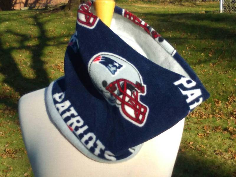 Wende-Fleece-Cowl-Schal, New England Football Logo-Druck, Doppel-Layer-Fleece-Cowl-Schal, Flaggen-Fleece-Neck-Gamasche, Nackenwärmer von sewnansidesigns