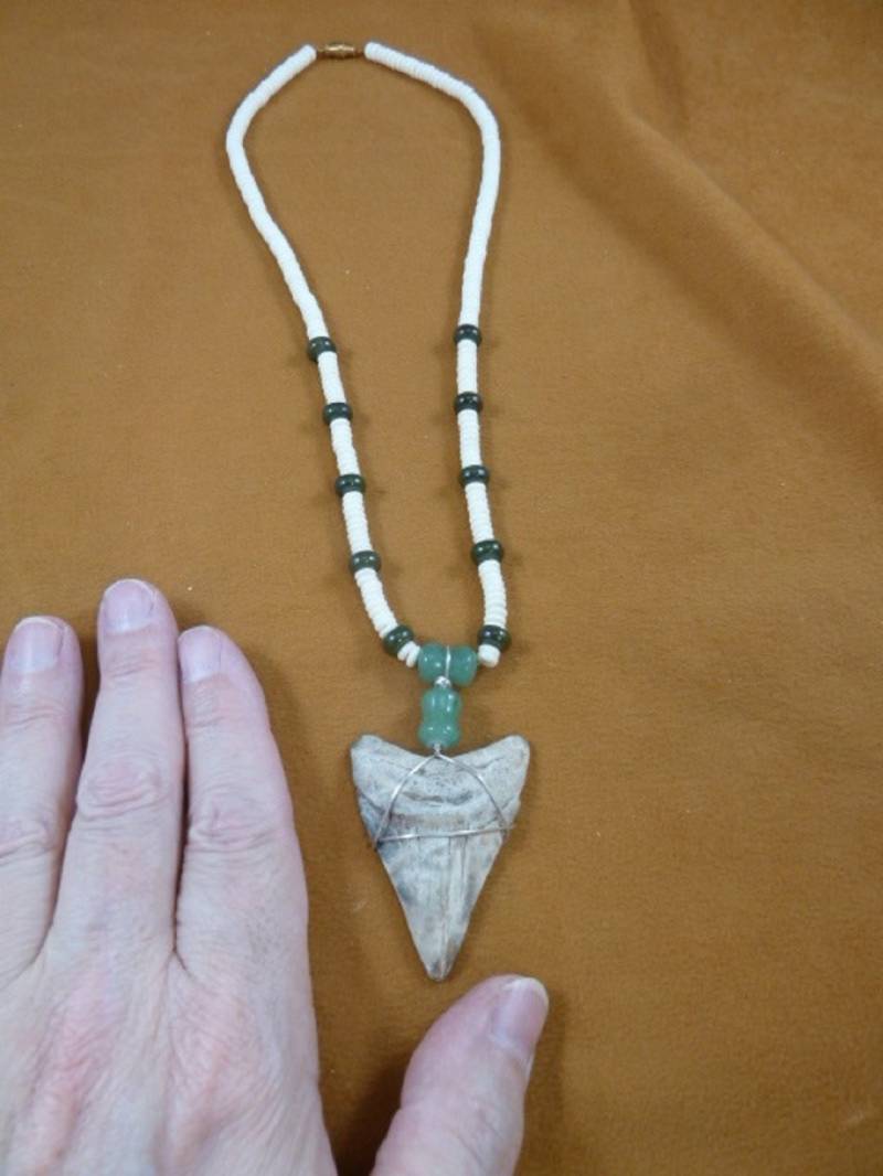 2-Zoll-Fossilen Megalodon Hai Zahn Grüne Jade + Aventurin Mit Weissen Kuh Knochen Perlen 20" Kette Silber Verdrahtet S249-42 von sharkman123