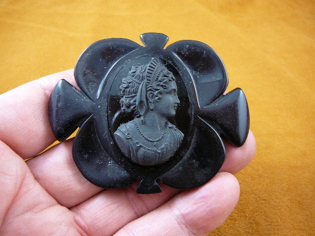 Alte Frau Mit Diadem Bakelit Schwarz Trauer Cameo Pin Brosche C1555 Alte Frau Mit Diadem Bakelit Schwarz Trauer Cameo Pin Brosche C1555 von sharkman123