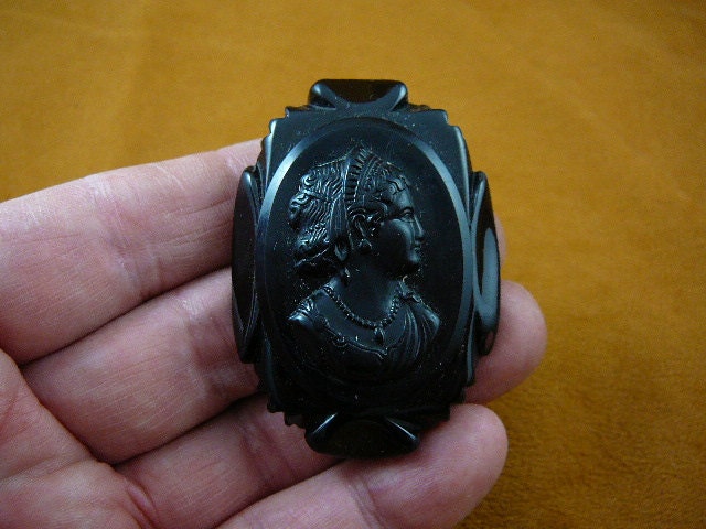 Alte Frau Mit Diadem Bakelit Schwarz Trauer Oval Geformte Cameo Pin Brosche C1557 Alte Frau Mit Diadem Bakelit Schwarz Trauer Oval Geformte Cameo Pin Brosche C1557 von sharkman123