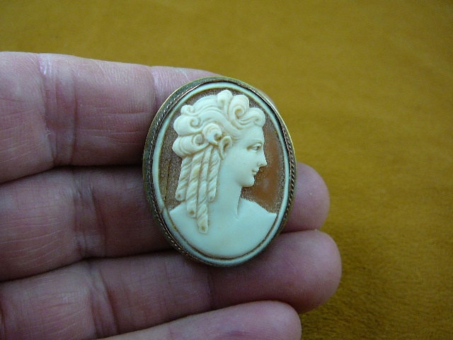 Alte Frau Mit Locken Und Korkenzieherlocken in Ihr Haar Oval Geschnitzt Schale Cameo Gold-Pin Anhänger C1324 von sharkman123