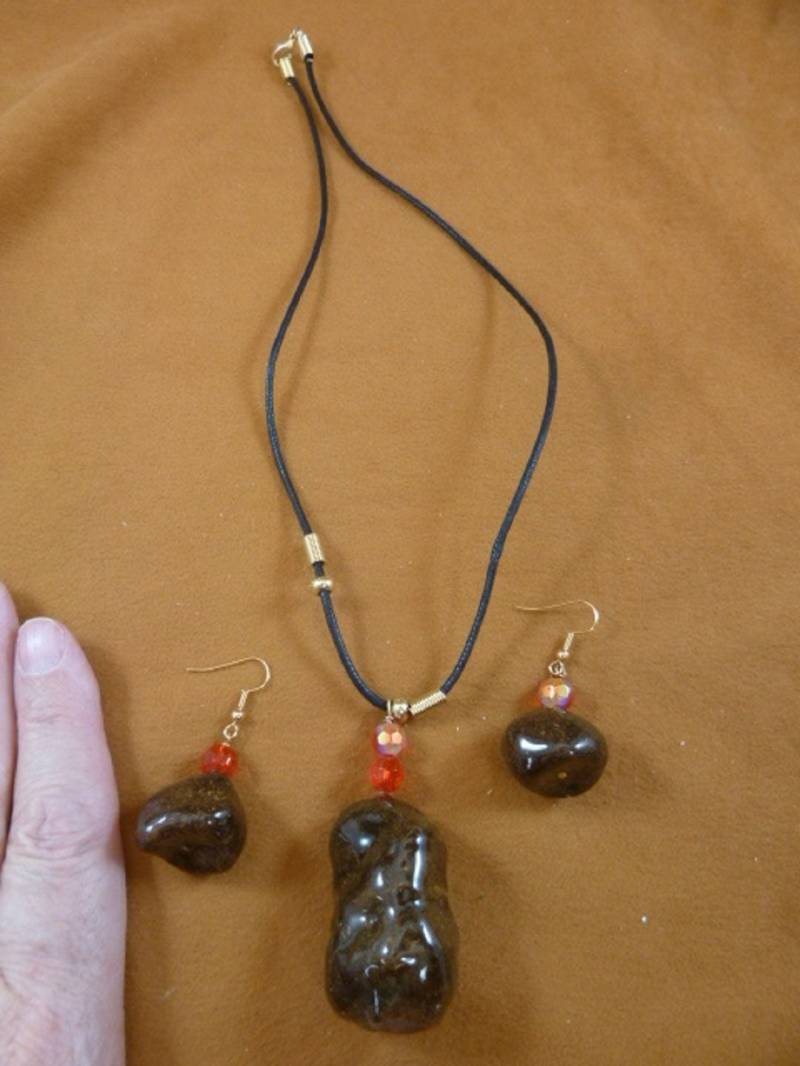 Echten Elch Poop Doo Nugget + Schillernden Roten Glas Gold-Ton-Messing-Ohrringe Und 20-Zoll-Schwarz Schnur Halskette Anhänger Schmuck Pp-31-221 von sharkman123