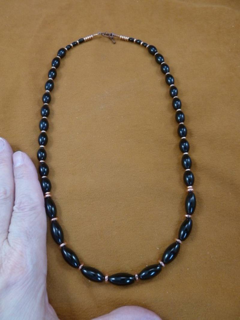 Große Weiche Facettierte Schwarze Onyx Perlen + Runde Kupfer Akzent 22 Zoll Lange Halskette Schmuck V305-20 von sharkman123