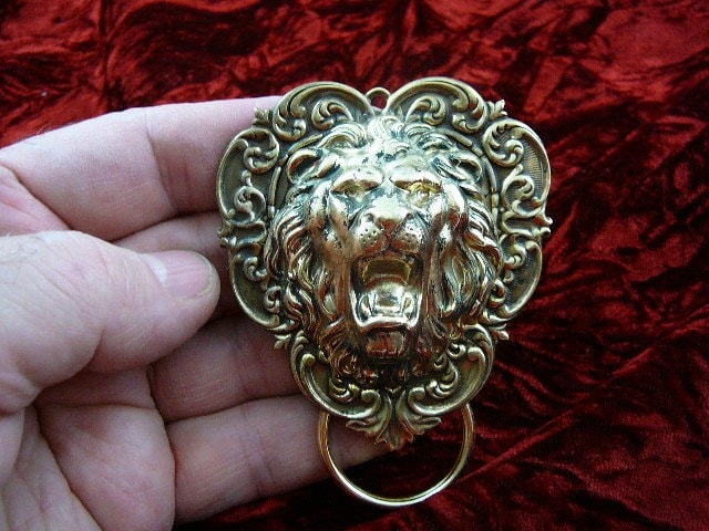 Lion Löwenkopf Victorian Repro Messing Brillen Pin Anhänger Id Ausweishalter E-676 von sharkman123