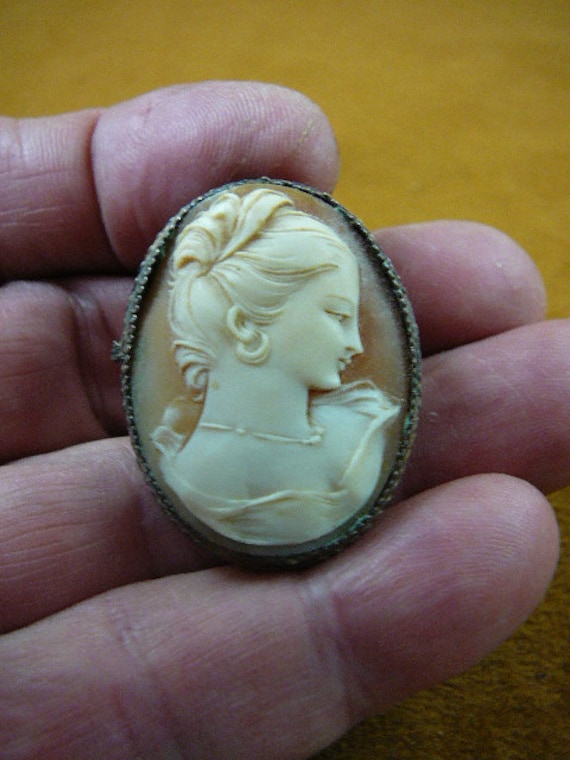Vintage Frau Mit Haaren Bis Debütantin Mädchen Oval Geschnitzt Shell Cameo Gold-Pin C1329 Vintage Frau Mit Haaren Bis Debütantin Mädchen Oval Geschnitzt Shell Cameo Gold-Pin C1329 von sharkman123