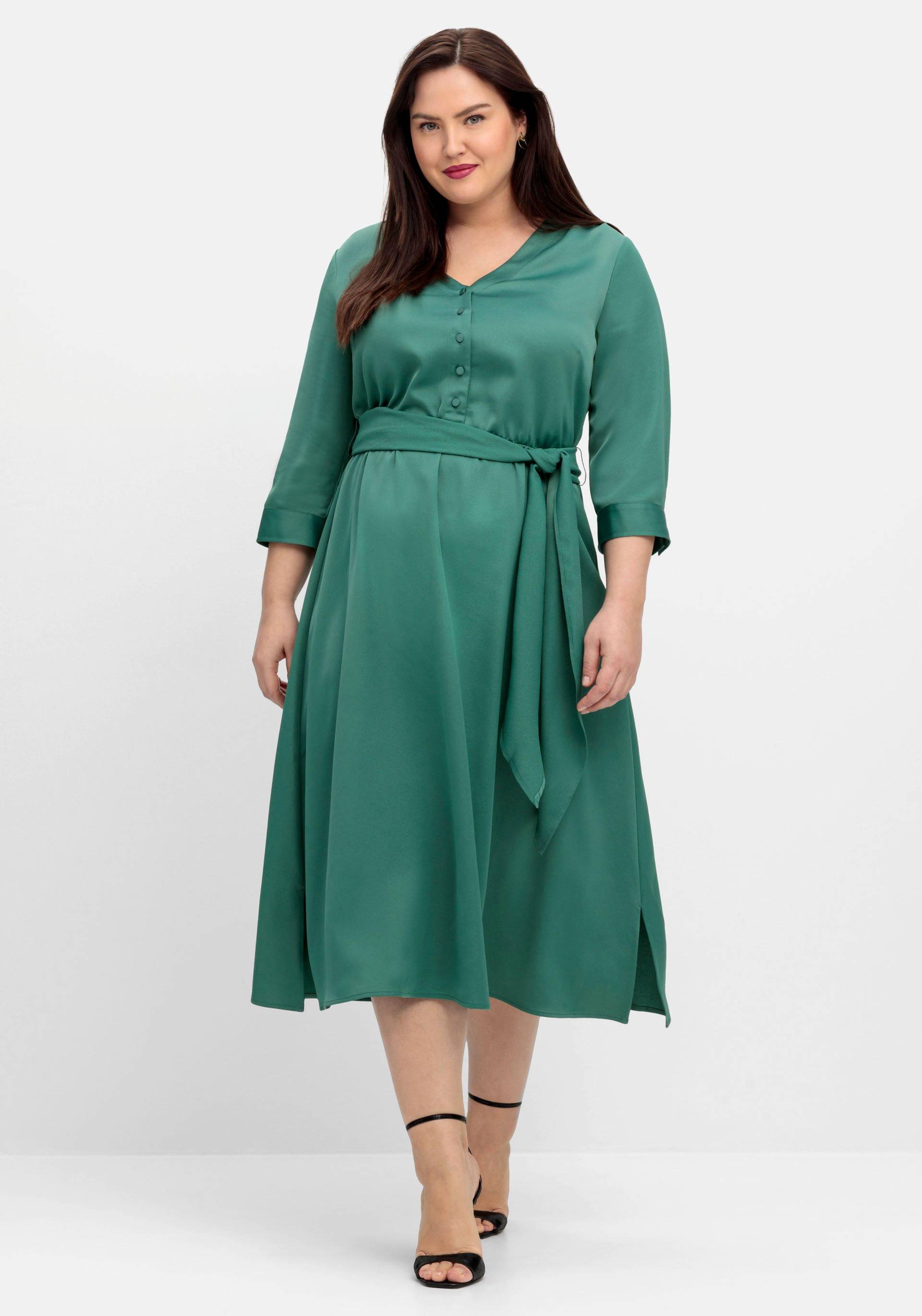 Große Größen: Kleid aus Crêpe-Satin, mit 3/4-Arm und Bindeband, opalgrün, Gr.40-58 von sheego