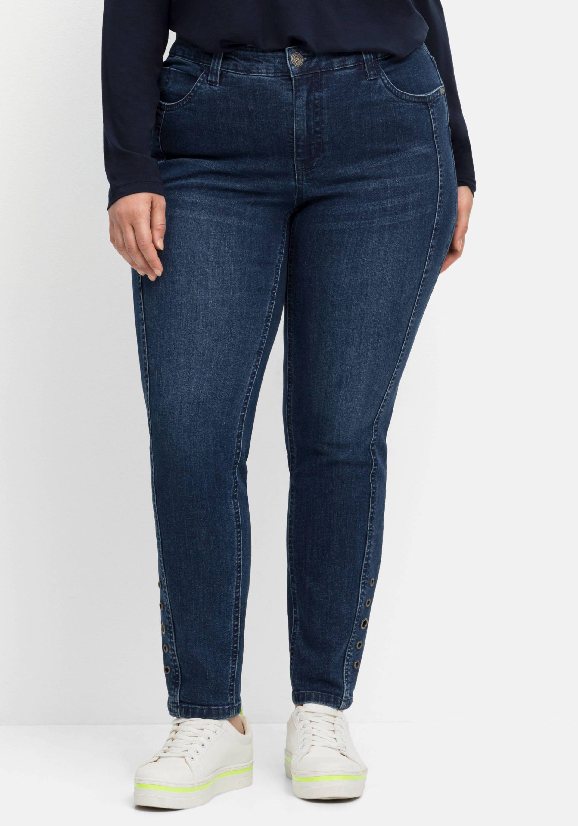 Große Größen: Schmale Jeans mit Zierösen, in Five-Pocket-Form, dark blue Denim, Gr.40-58 von sheego