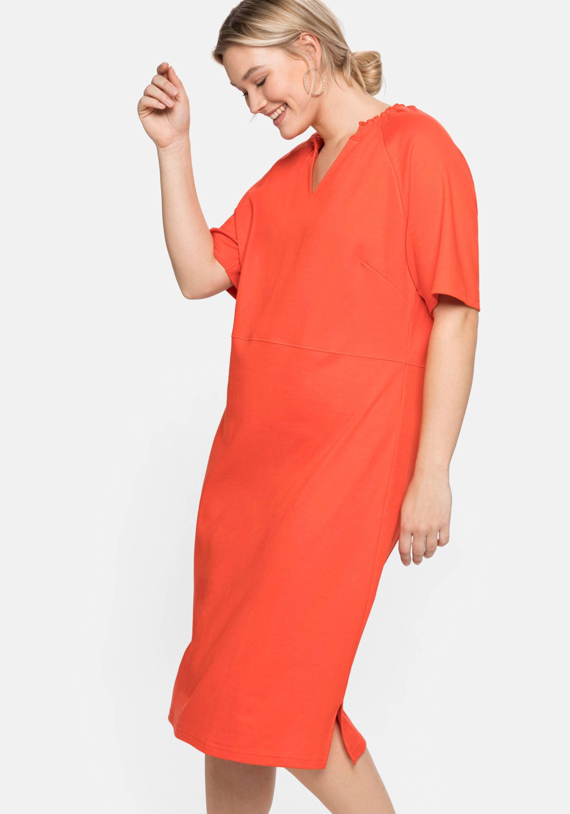 Große Größen: Shirtkleid mit gesmoktem V-Ausschnitt, rotorange, Gr.40-58 von sheego