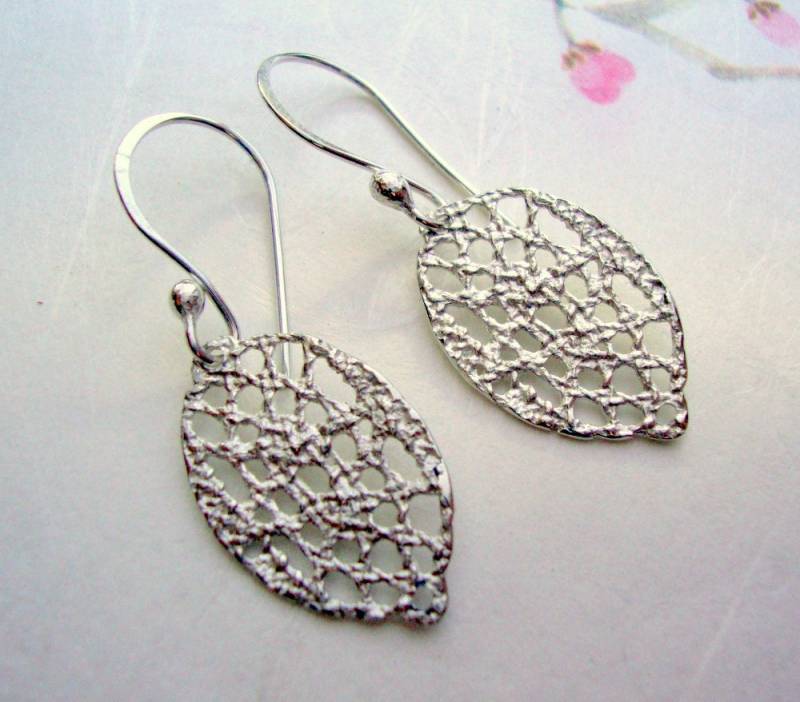 Lace Hängeohrringe in Sterling Silber von sheenajewellery