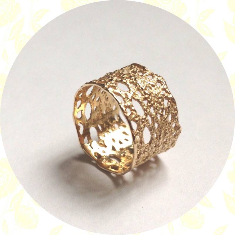 Spitze 14K Goldring Breiter Boho Ehering, Massivgold von sheenajewellery