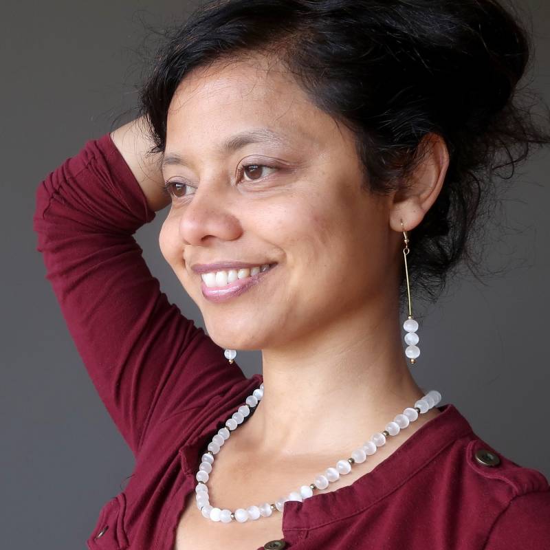 Selenit Ohrringe Lange Gold Strahlend Weiß Leuchtende Edelsteine von sheilasatin