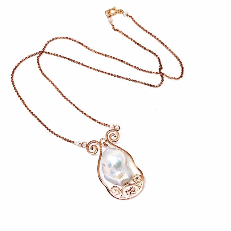 Barocke Südseeperle An 24 Karat Vergoldeter Kette Barocke Südseeperle An 24 Karat Vergoldeter Kette von sheny