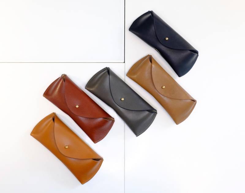 Brillenetui Aus Pflanzlich Gegerbtem Rinderleder von shhmanufaktur