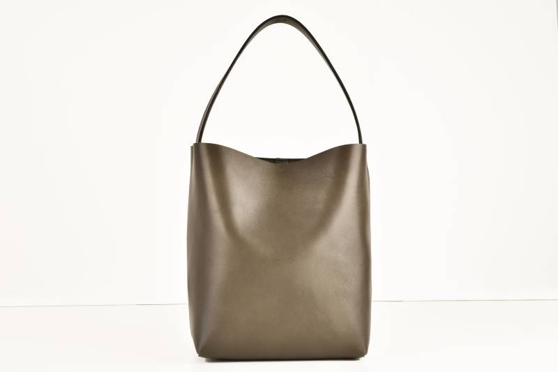 Square Bucket Bag in Elephant, Echt Leder von shhmanufaktur