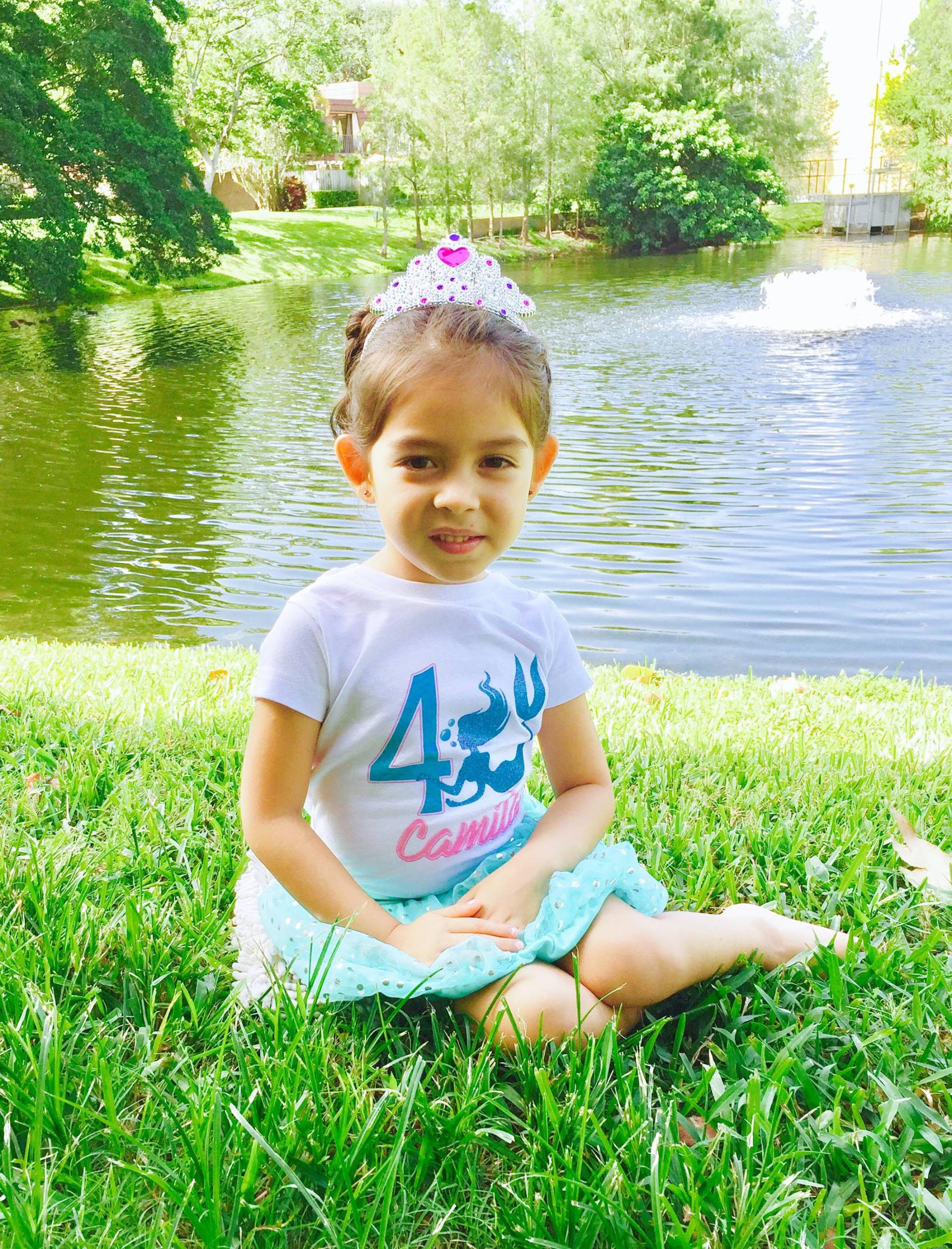 Personalisierte Kleine Meerjungfrau Geburtstagsmädchen Glitzer Aqua Shirt von shirtsbynany