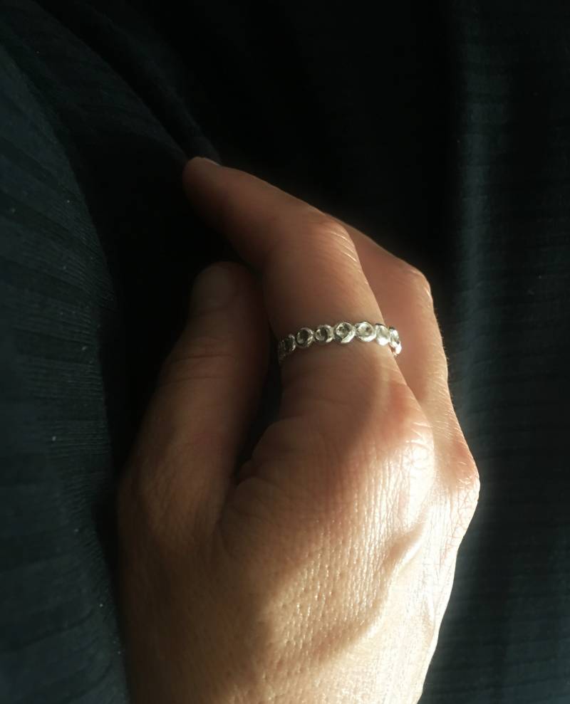 Eheringe Frauen, Jeden Tag Ring, Zarte Dünne 925 Sterling Silber Band Boho Womens Silberband, Dünnen Rustikale Ring von shmukies