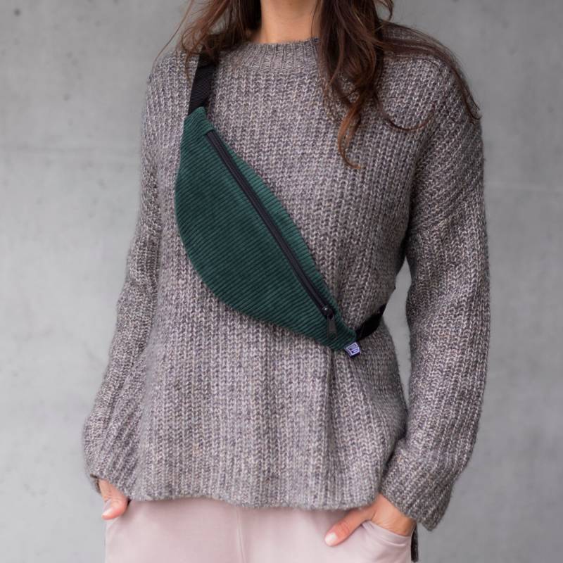 Bauchtasche Cord Grün Schmal Vegan Made in Berlin Gürteltasche Damen Herren Crossbody Hipbag 2 Fächer von shoPPberlin