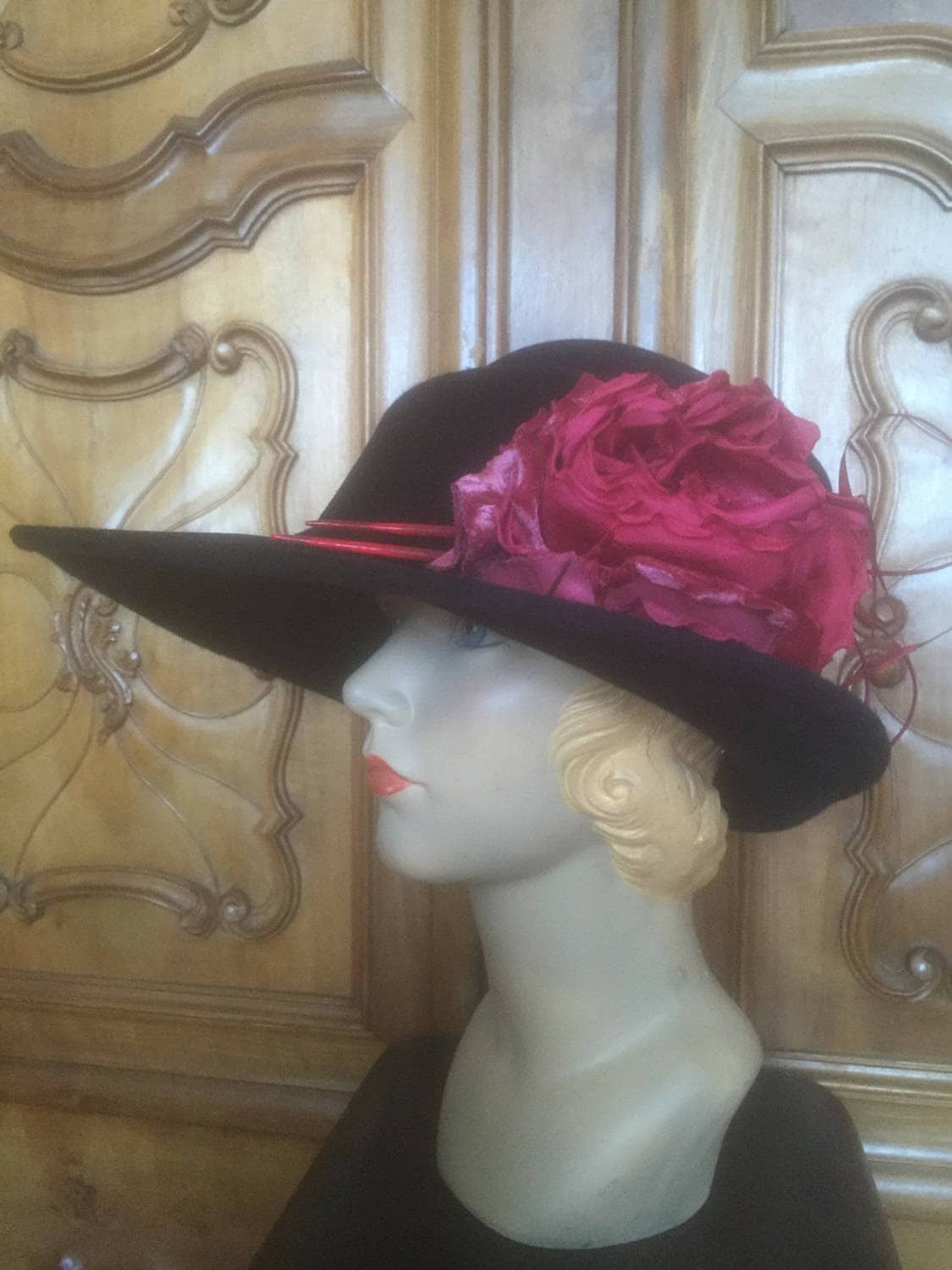 Prächtige Vintage Philip Treacy Londonschwarz Samt Hut Mit Fuscia Pfingstrose in Schönen Condion Wie Neue Ascot von shopDECADENCEvintage