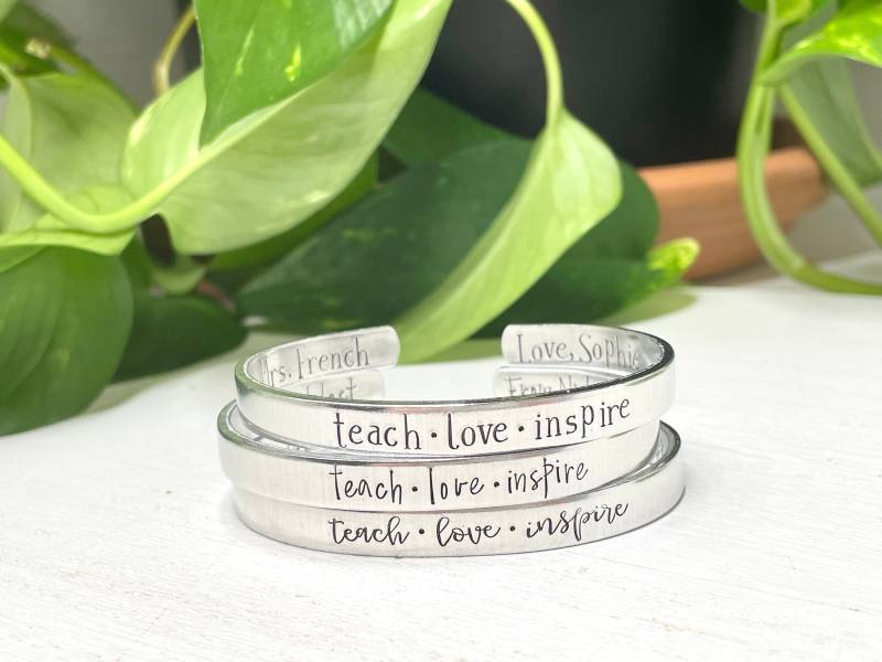 Lehren Liebe Inspirieren Armband | Personalisierte Lehrer Geschenke Benutzerdefinierte Weihnachten Weihnachtsgeschenk Für Bestes Geschenk von shopSarahKayDesigns