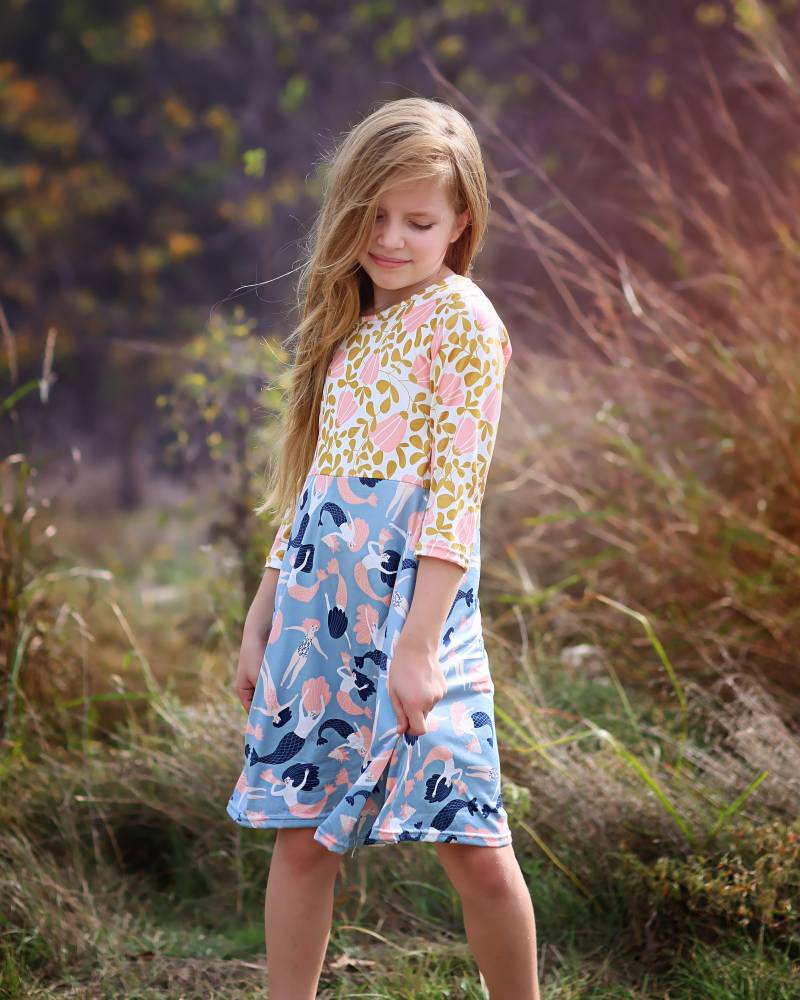 A-Linie Kleid - Mädchen Twirly Geburtstag Party Blau Und Pfirsich Meerjungfrau von shopWhitneyElizabeth