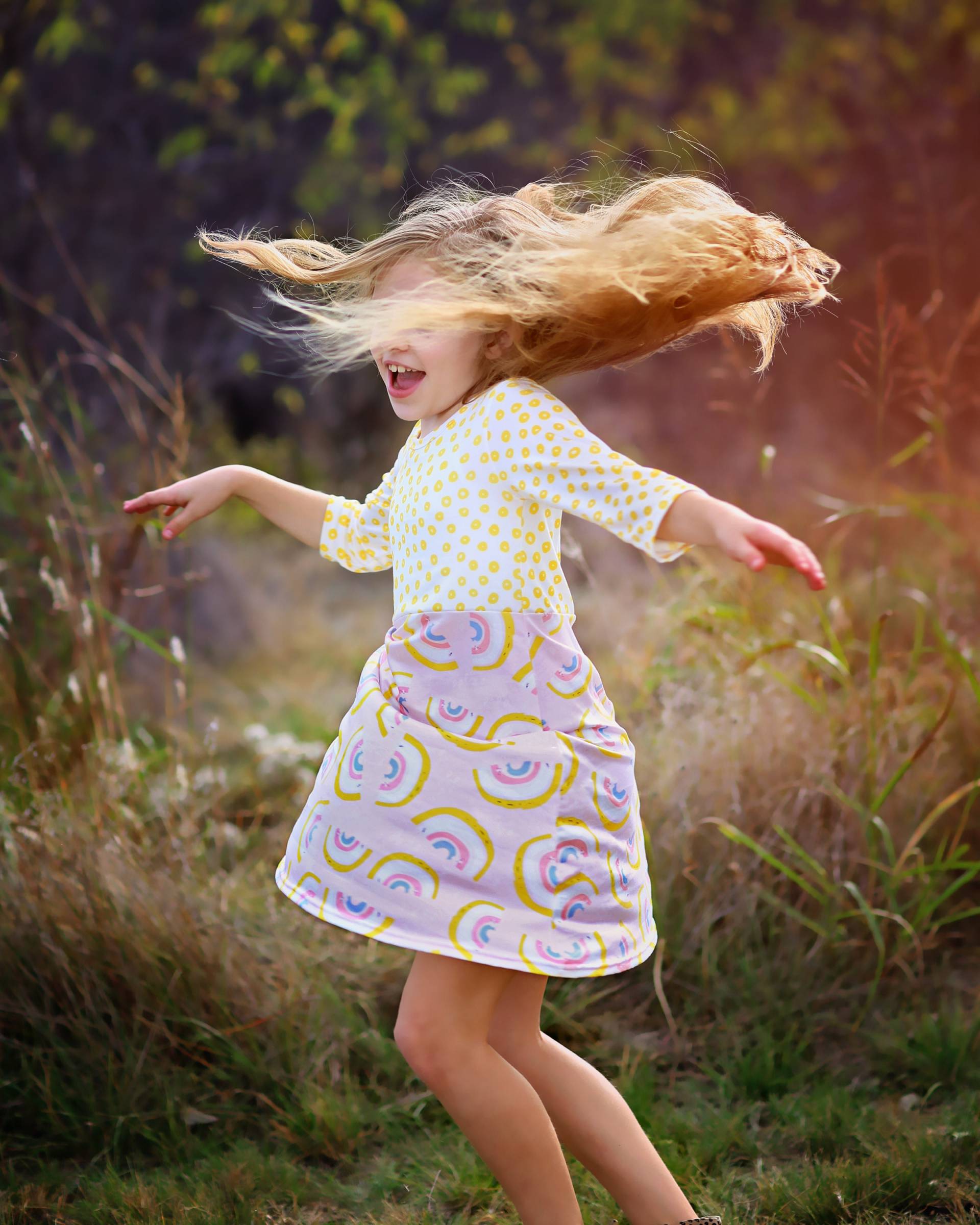 A-Linien-Kleid - Mädchenkleid Twirly-Kleid Geburtstagskleid Partykleid Rosa-Gelbes Regenbogenkleid von shopWhitneyElizabeth