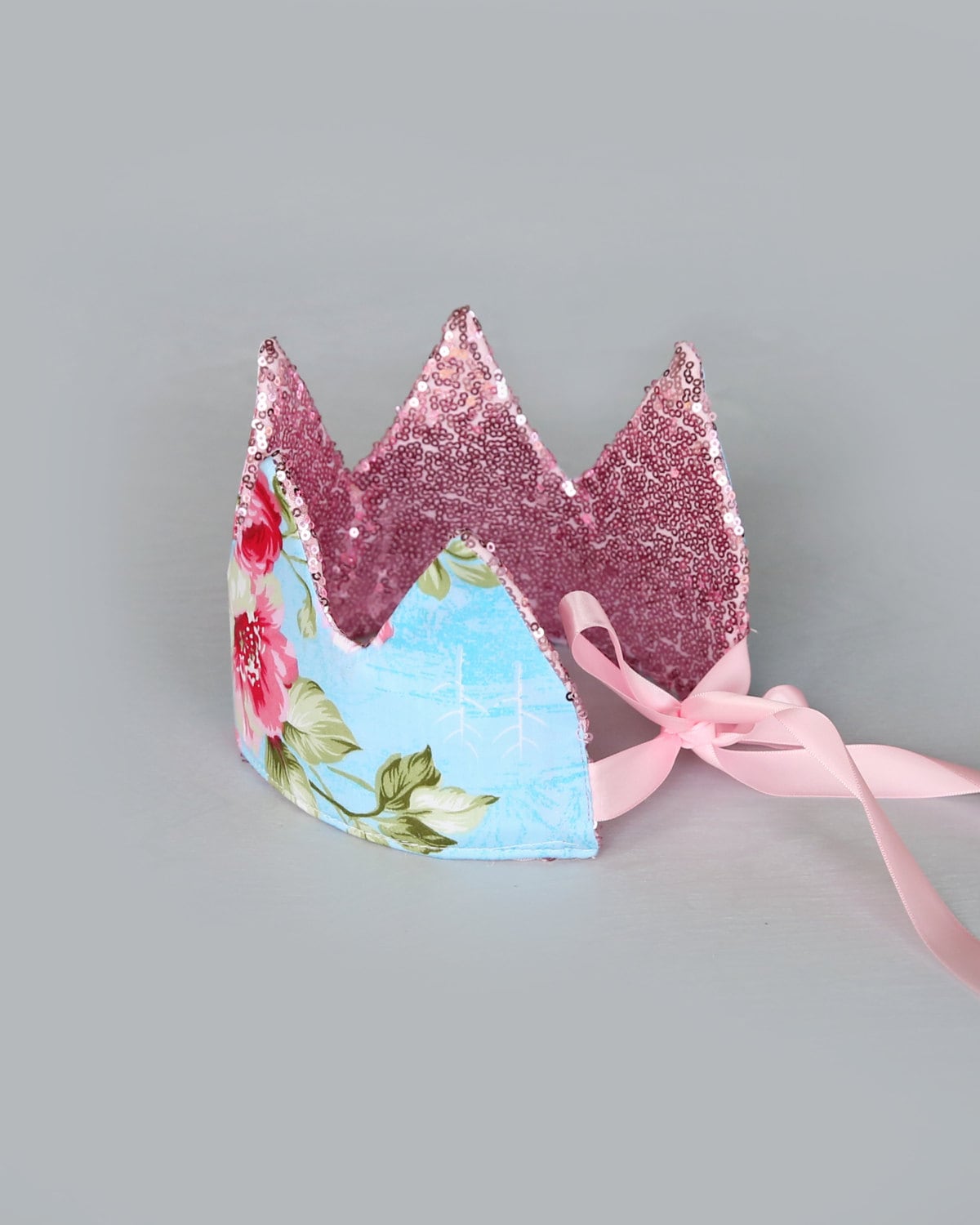 Dress Up Crown - Paillettenkrone Geburtstagskrone Rosa Rückwärts Zu Blau Und Rosen Passend Für Alle von shopWhitneyElizabeth