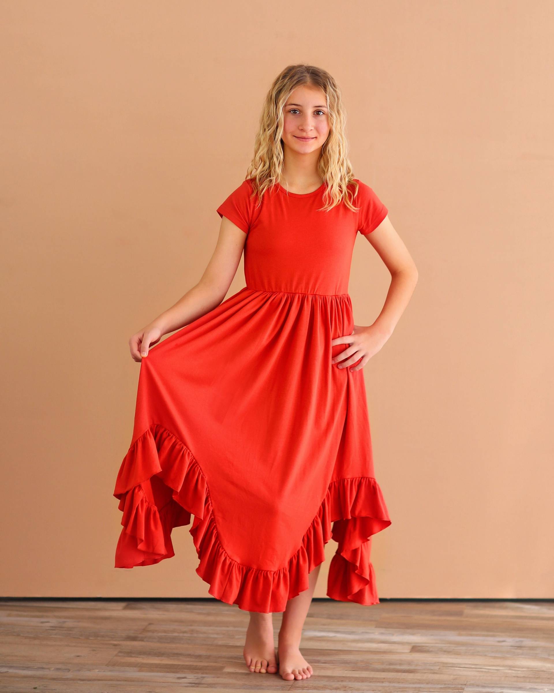 Rotes Boho Kleid - Langes Rüschenkleid Mit High-Low-Saum Voller Rock Twirly von shopWhitneyElizabeth