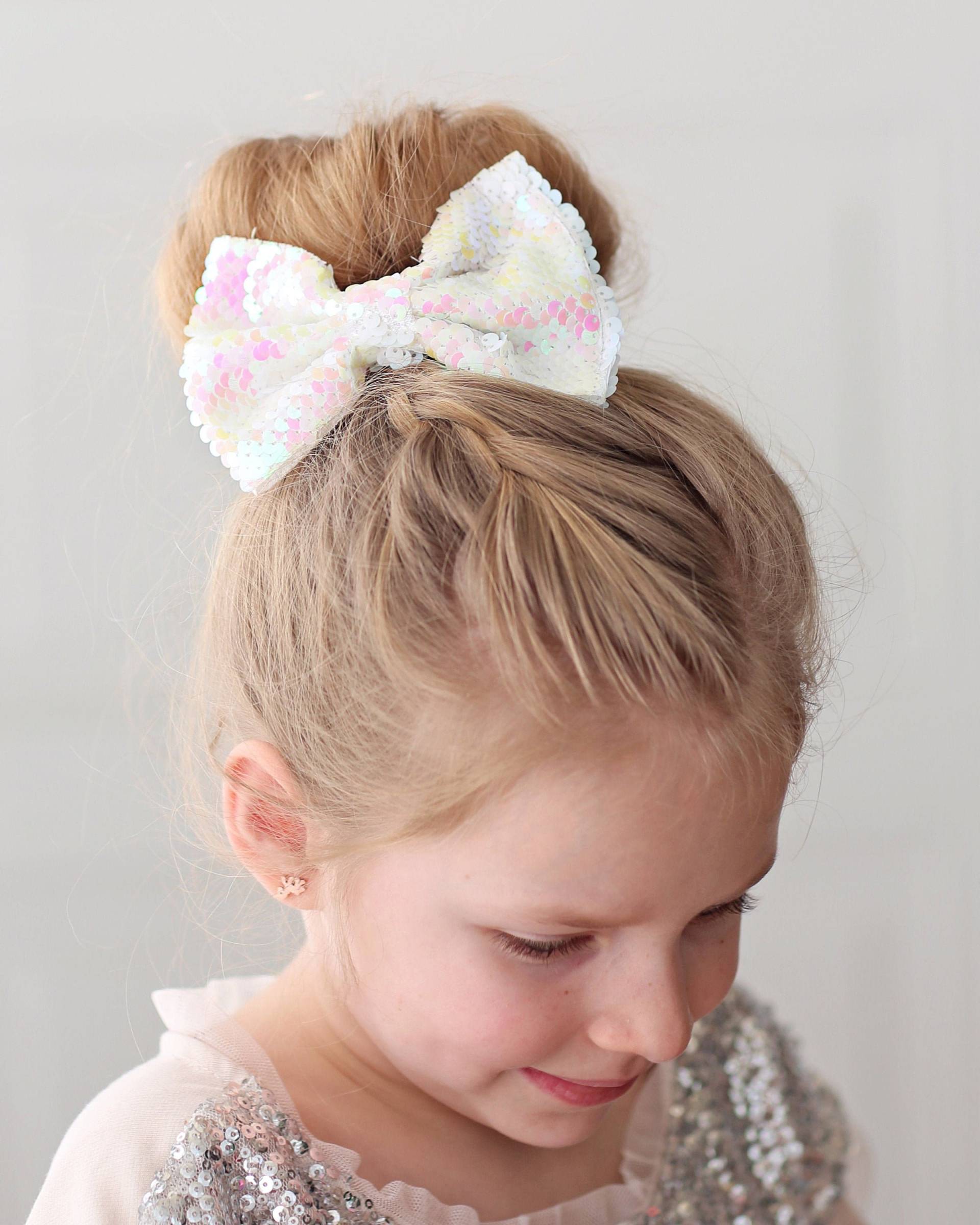 Weißer Regenbogen Schleifen Clip - Pailletten Weiße Flip Wendepailletten von shopWhitneyElizabeth