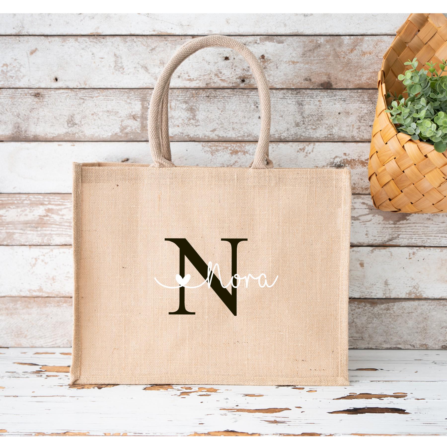 Nachhaltige Jute-Tasche Mit Deinem Name & Initial Personalisiert | Geschenkidee Jute-Beutel Einkaufstasche Aus Jute Nachhaltige Jute-Tasche Mit Deinem Name & Initial Personalisiert | Geschenkidee Jute-Beutel Einkaufstasche Aus Jute von shopbyamibelle