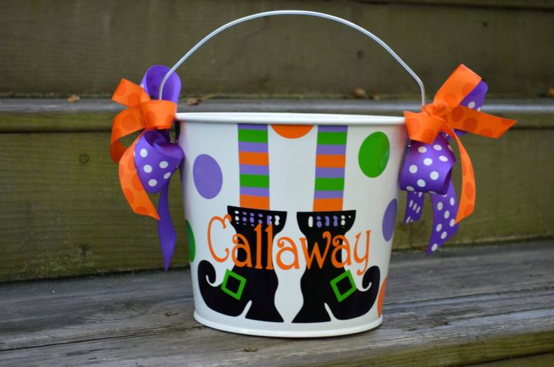 5 Qt Halloween Süßes Oder Saures Eimer Mit Griffen/Personalisiert Weiß Hexenfüßen Viele Designs Zur Auswahl 5 Qt Halloween Süßes Oder Saures Eimer Mit Griffen/Personalisiert Weiß Hexenfüßen Viele Designs Zur Auswahl von shopeverygift